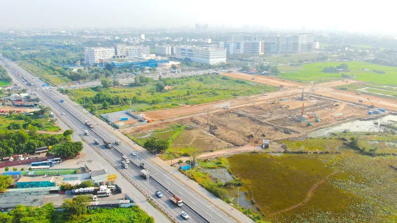Toàn cảnh khu đất xây 3 dự án y tế tại cụm y tế Tân Kiên (xã Tân Nhựt). Ảnh: HOÀNG HÙNG