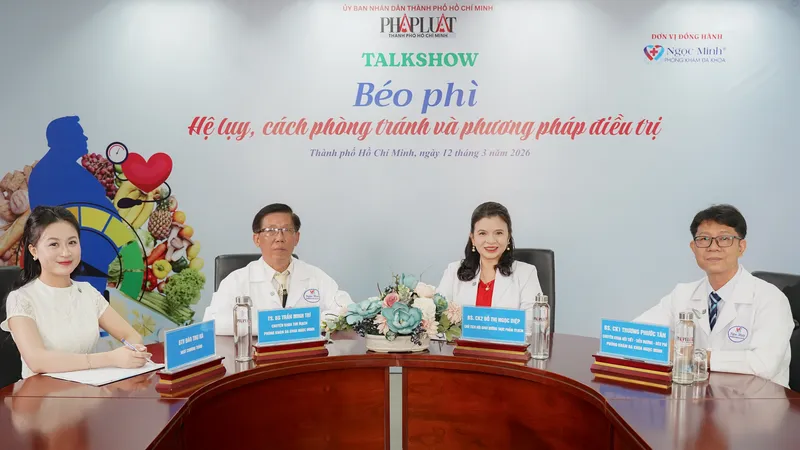 Các chuyên gia tại talkshow. QUANG HUY