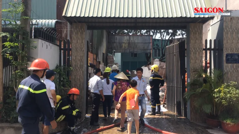 Cháy kho công ty cáp viễn thông tại quận 12