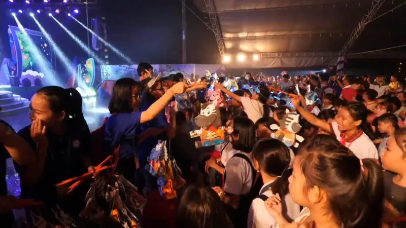 Một mùa Trung thu ấm áp của trẻ em cơ nhỡ tại TPHCM