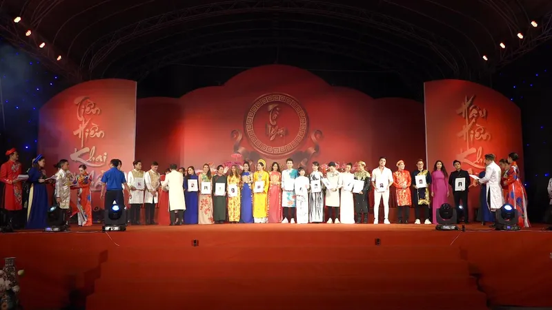 Nghệ sĩ sân khấu TPHCM mừng ngày giỗ tổ 