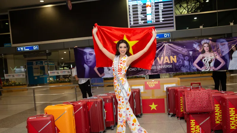 Hoa hậu Khánh Vân chính thức lên đường sang Mỹ chinh phục Miss Universe