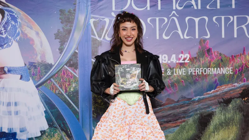 GiGi Hương Giang ra mắt album đầu tay “Du Hành Vào Tâm Trí”