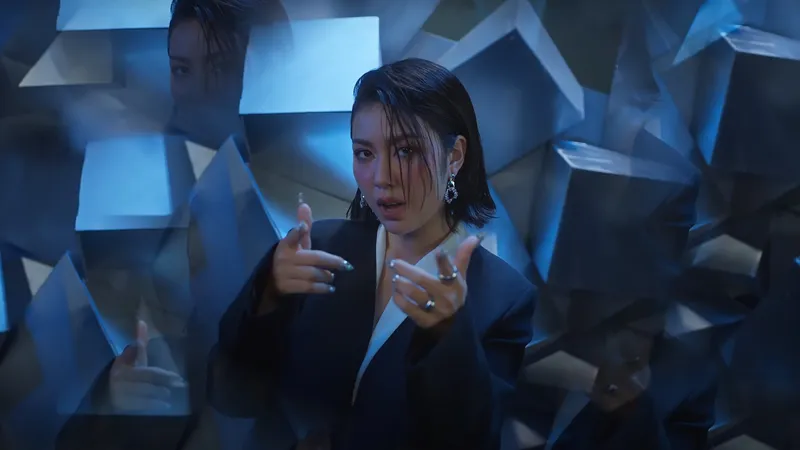 Thúy Vân ra mắt MV thứ ba “Trái tim lưu ly”