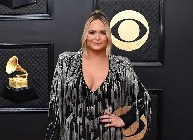 Miranda Lambert "diện" thiết kế của Lê Thanh Hòa trên thảm đỏ Grammy 