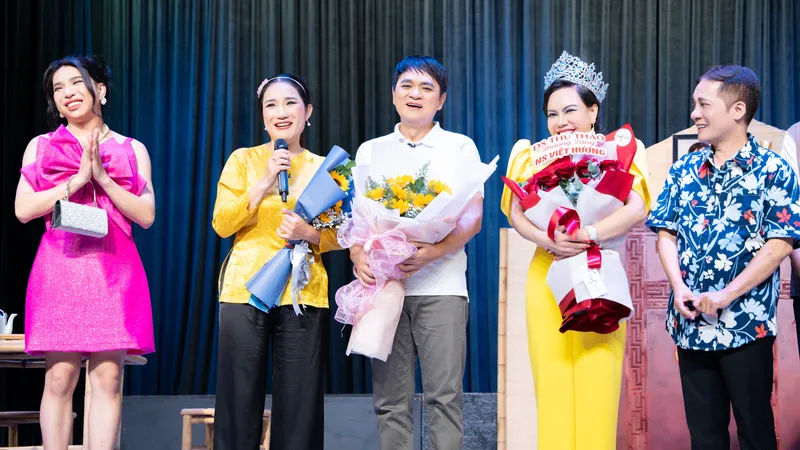 NSƯT Cát Tường trở lại sân khấu sau 10 năm trong “Sơ hở là yêu” 