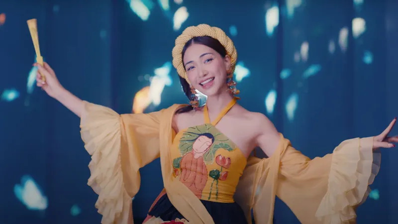 Hòa Minzy đưa chèo vào MV, không sợ so sánh với Hoàng Thùy Linh