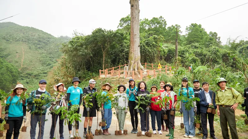 Hoa hậu H'Hen Niê hoàn thành trồng 5ha rừng tại Bến En