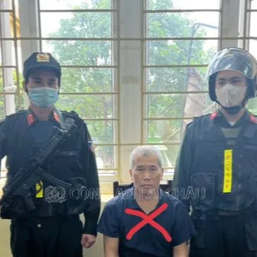 Podcast bản tin trưa 16-8: Bắt đối tượng "giam giữ" 2 cán bộ công an để đòi tiền bồi thường đất