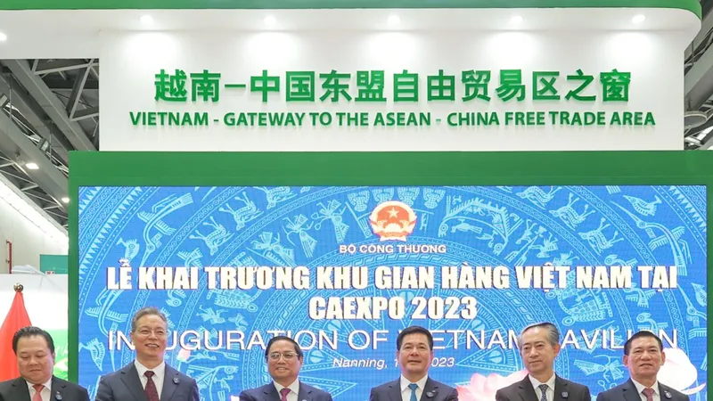 Podcast bản tin trưa 17-9: Mong muốn Việt Nam thành điểm trung chuyển hàng hóa ASEAN-Trung Quốc; Thông xe đường song hành cao tốc TPHCM - Long Thành - Dầu Giây