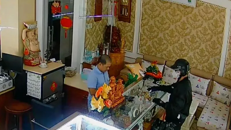 Podcast bản tin tối 7-10: Đối tượng cướp tiệm vàng ở Trà Vinh từng là trưởng phòng thi hành án