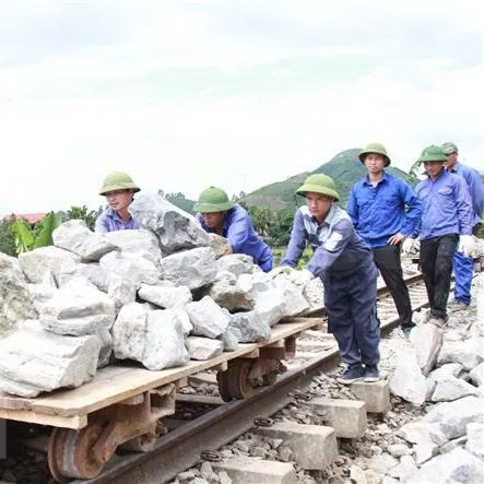 Podcast bản tin trưa 9-10: Một người tử vong khi chinh phục đỉnh Tà Chì Nhù; Thông tuyến đường sắt Hà Nội-Lào Cai sau 2 ngày tạm dừng vì sạt lở