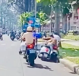 Podcast bản tin tối 14-12: Xác minh vụ CSGT TPHCM đạp ngã xe máy nam thanh niên trên đường; Tàu cá bất ngờ bị chìm, 10 ngư dân thoát nạn