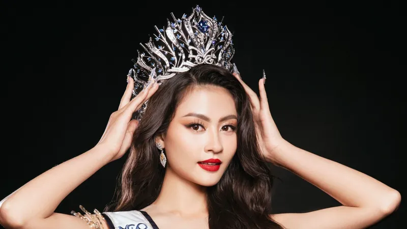 Tân Hoa hậu Bùi Xuân Hạnh trong bộ ảnh profile hậu đăng quang Miss Cosmo Vietnam 2023