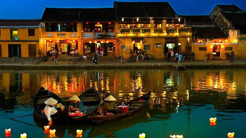 Podcast bản tin trưa 19-1: TPHCM gặp vướng khi triển khai thu phí sử dụng lòng đường, hè phố; Hội An chuyển “đất vàng” thành công viên