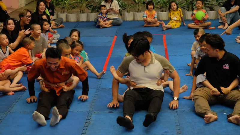 Sinh viên sẻ chia cùng trẻ em kém may mắn ở Mái ấm Kỳ Quang 2