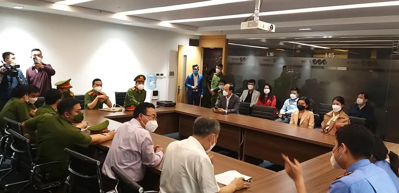 Podcast bản tin trưa 24-2: 685 nhà đầu tư tố cáo Trịnh Văn Quyết và yêu cầu bồi thường; Hai mẹ con bị đâm trọng thương, nhà bị đốt cháy