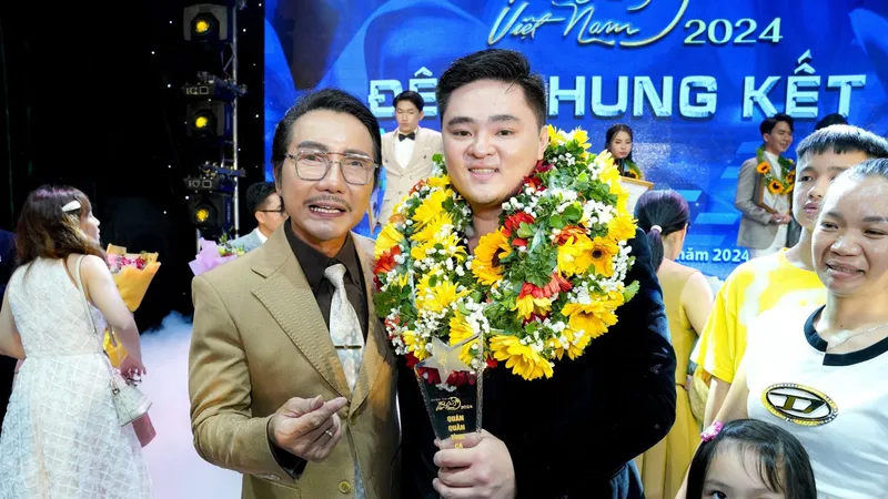 Phùng Duy Linh và tình yêu với những bản tình ca Việt 