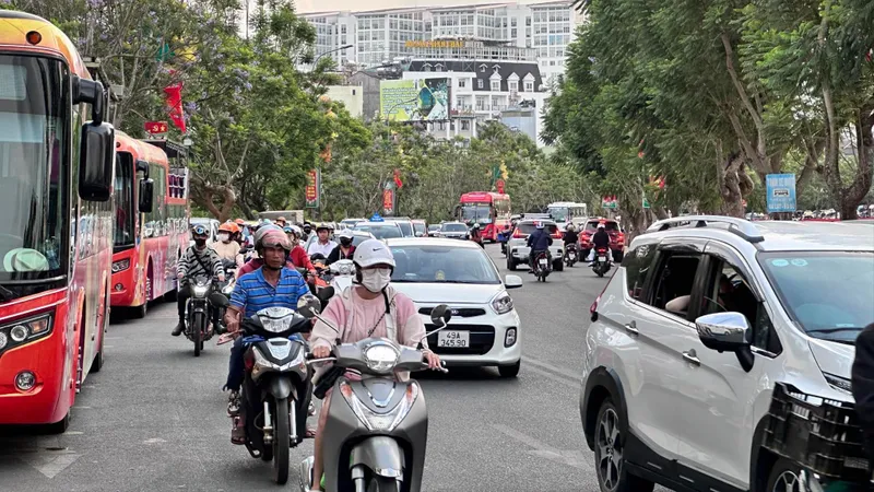 Podcast bản tin trưa 1-5: Không có chuyện “Đà Lạt xảy ra biến lớn”; Miền Bắc dịu mát, nền nhiệt giảm