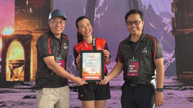 MC Hoàng Oanh: Một buổi sáng đầy năng lượng và ý nghĩa khi hòa cùng “làn sóng màu cam” của Run To Live 2025