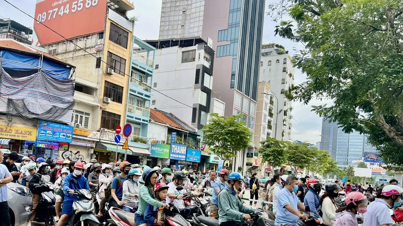 Podcast bản tin tối 26-4: Những điểm giữ xe ở trung tâm TPHCM phục vụ người dân dự lễ 30-4; Nguyên nhân xe khách bị lật ở đèo Tam Đảo
