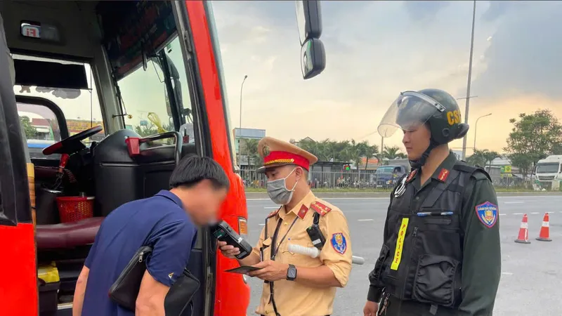 Podcast bản tin tối 3-5: Ngày thứ 4 kỳ nghỉ lễ, tai nạn giao thông giảm sâu cả 3 tiêu chí so với cùng kỳ năm trước
