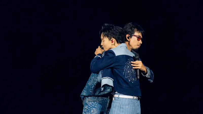 Hoàng Dũng và Đen ra mắt ca khúc mới tại concert "Xoay tròn"