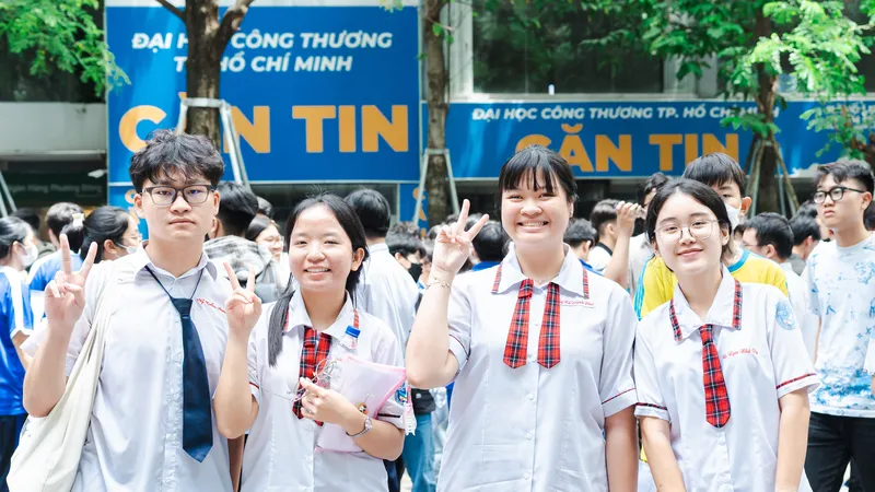 Podcast bản tin trưa 23-8: 6 ngành học lấy điểm chuẩn tuyệt đối 30/30