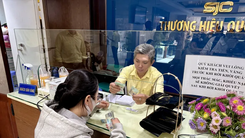 Podcast bản tin tối 28-8: Phá mọi kỷ lục, giá vàng SJC vọt lên 129 triệu đồng/lượng