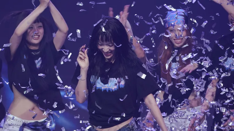 Mỹ Mỹ tổ chức fan concert “Burning Blue” đầu tiên trong sự nghiệp