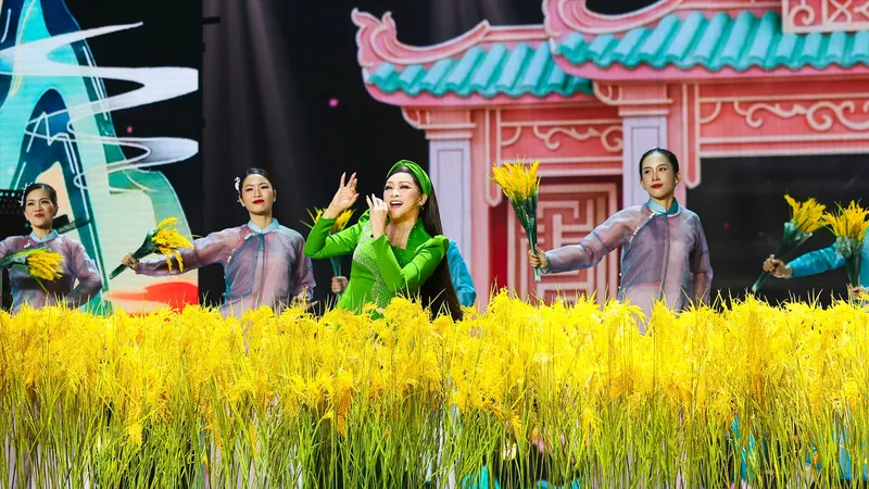 “Hương sắc giai nhân” của Như Quỳnh đậm chất văn hóa Việt