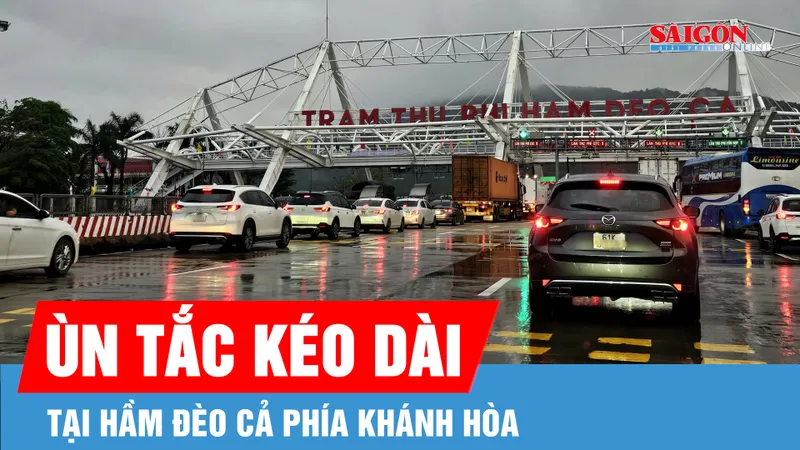 Kẹt xe kéo dài ở cửa hầm Đèo Cả phía Khánh Hòa