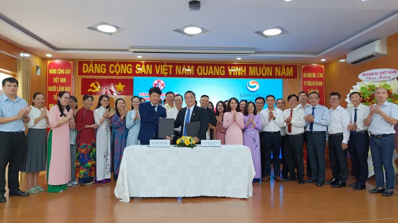 Công ty TNHH MTV Dược Sài Gòn (Sapharco) ký kết hợp tác với Viện Kiểm nghiệm thuốc TPHCM 