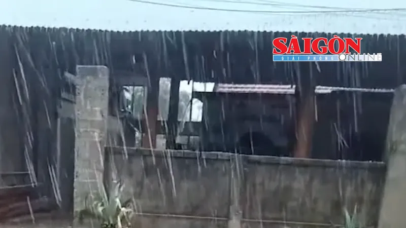 Tính đến sáng 5-5, mưa đá, dông lốc làm hơn 3.100 căn nhà và 25 trường học bị hư hỏng, tốc mái; 15.700ha lúa, hoa màu bị ảnh hưởng; 12 người bị thương