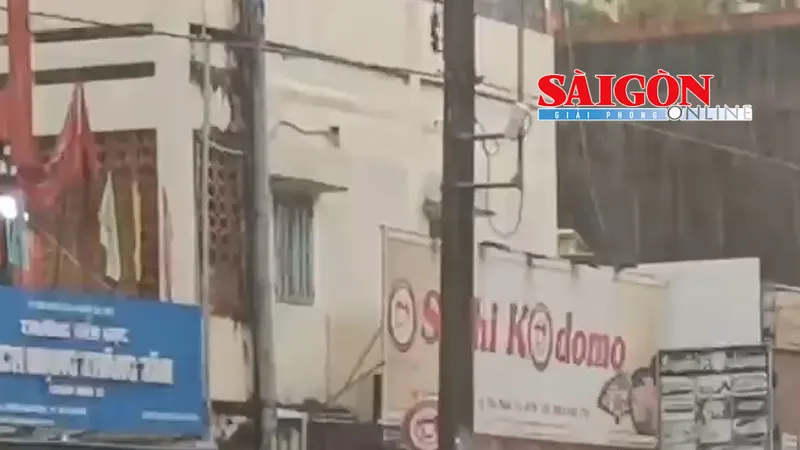 Ngày 30-5, thời tiết cả nước tiếp tục diễn biến phức tạp, nhiều nơi có mưa dông, cục bộ mưa to; trong khi Bắc bộ, Bắc Trung bộ và một số nơi ở miền Trung ngày nắng, có nơi nắng nóng.