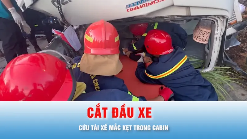 Podcast bản tin trưa 15-6: Cắt đầu xe, cứu tài xế mắc kẹt trong cabin