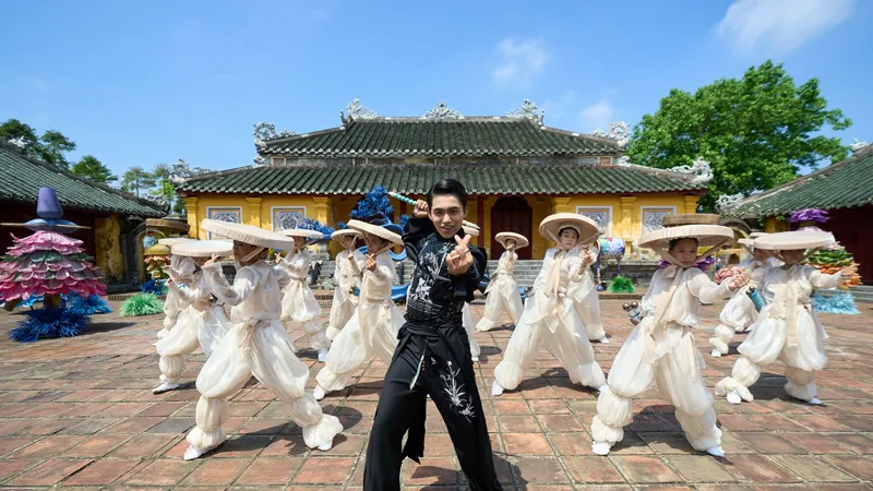 Mono ra mắt MV "Công tử văn thơ"