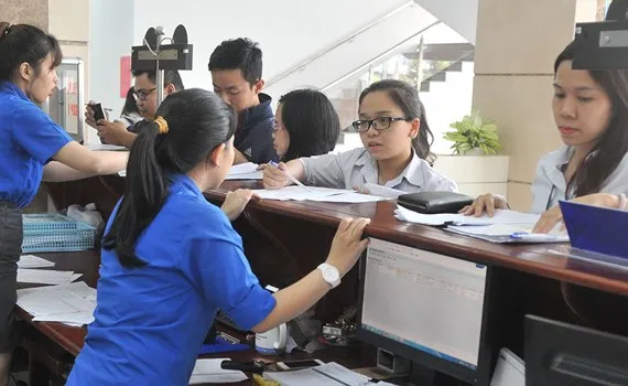 Khai thuế tại Chi cục Thuế TPHCM. Ảnh: CAO THĂNG