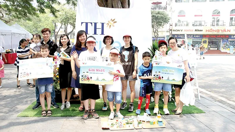 Ngàn lẻ một ý tưởng tái chế, ngăn xả rác từ các “hiệp sĩ” nhí