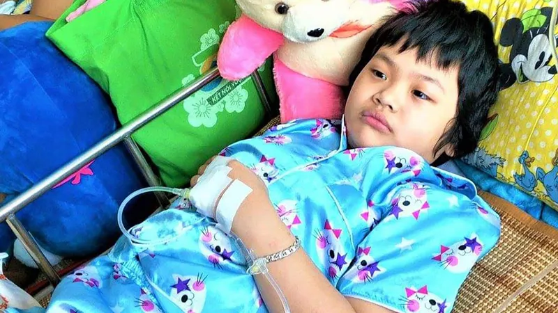 Nhà nghèo, 2 con cùng bệnh nan y