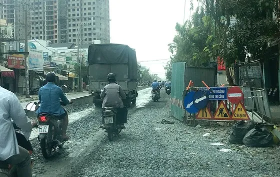 Nâng cấp đoạn đường cả năm chưa xong