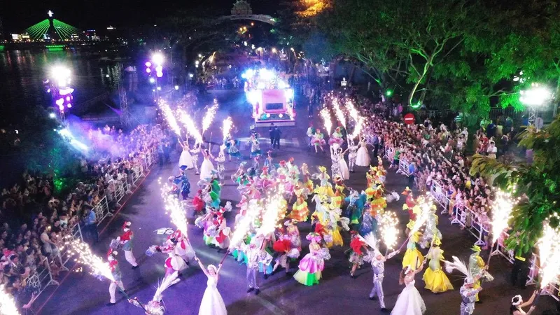 Carival đường phố DIFF 2019: Đà Nẵng “vui không khoảng cách” tối 16-6