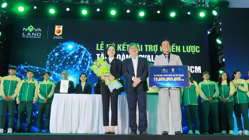 Đồng hành bóng rổ nữ TPHCM