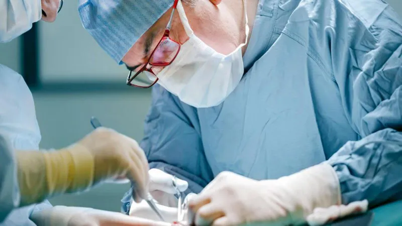 Cùng lúc thực hiện 3 kỹ thuật phức tạp cứu sống bệnh nhân