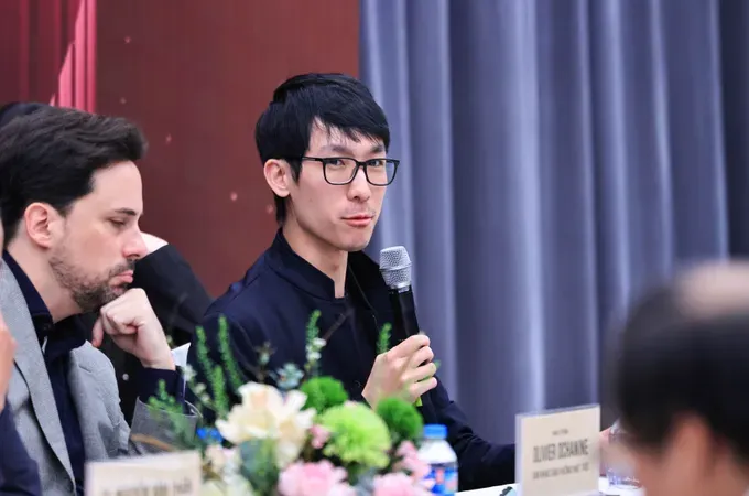 Pianist Eric Lu speaks at the press conference. (Photo: SGGP)