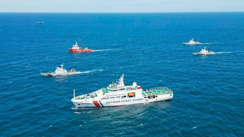 Coast guard flotillas on patrol and guard duty for Party Congress (Photo: SGGP)