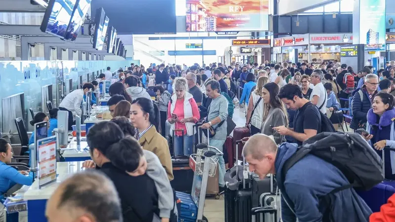 13 international flights from Noi Bai Airport canceled amid Middle East tensions