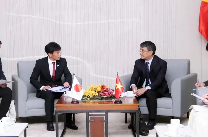 Permanent Deputy Minister of the Ministry of Foreign Affairs Nguyen Minh Vu (R) receives Vice Minister for Foreign Affairs of Japan Shimada Tomoaki in Ho Chi Minh City on March 7. (Photo: SGGP)