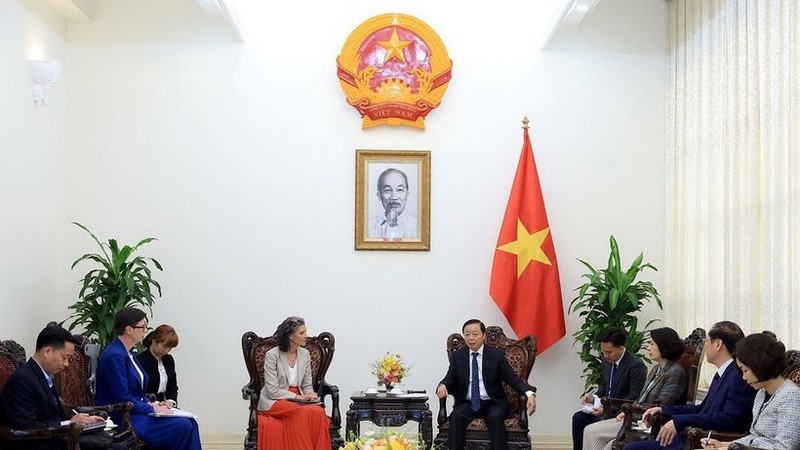 Deputy Prime Minister Tran Hong Ha meets with UNDP Resident Representative Ramla Khalidi and WHO Representative in Vietnam Angela Pratt in Hanoi on March 11. (Photo: VNA)