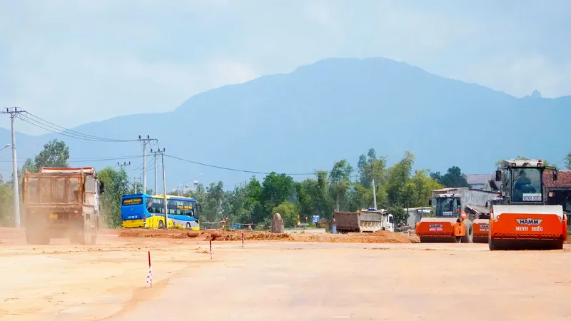 Construction site of the interchange between the Quy Nhon – Pleiku Expressway and National Highway 19